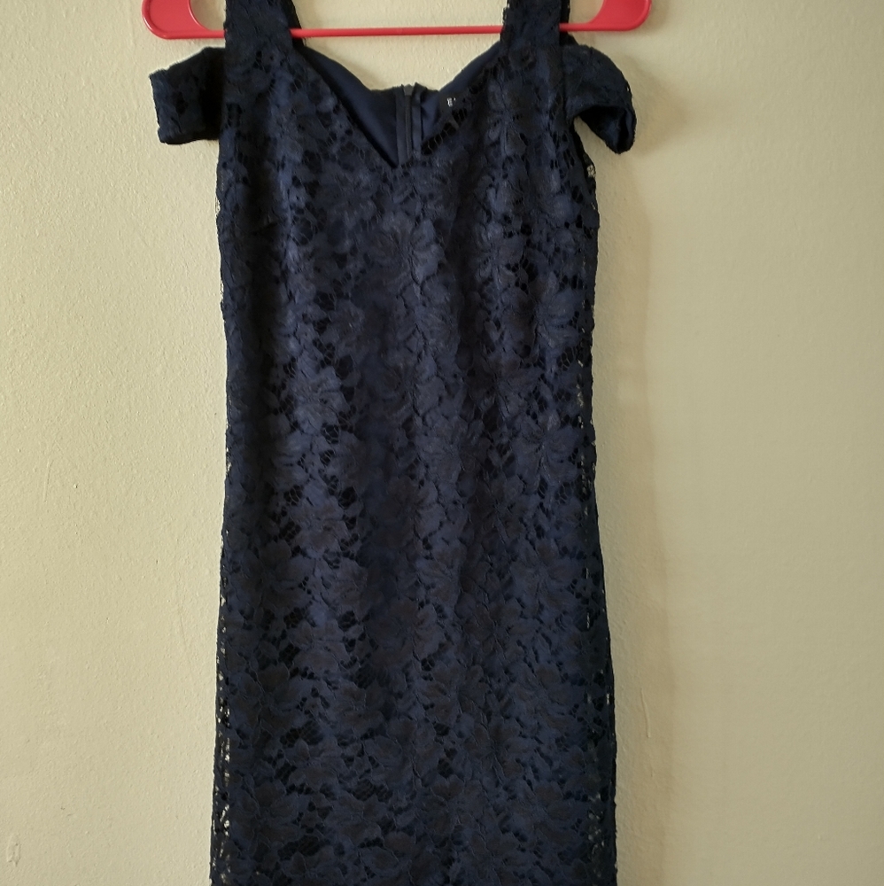 EnFocus Studio. Size 4. Lace off the shoulder dress. Fancy dress. Formal dress.